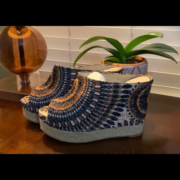 Chinese Laundry Clogs - Picture 2 of 8